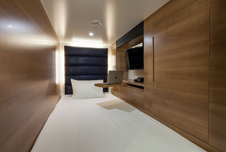 Y's Cabin Yokohama Kannai