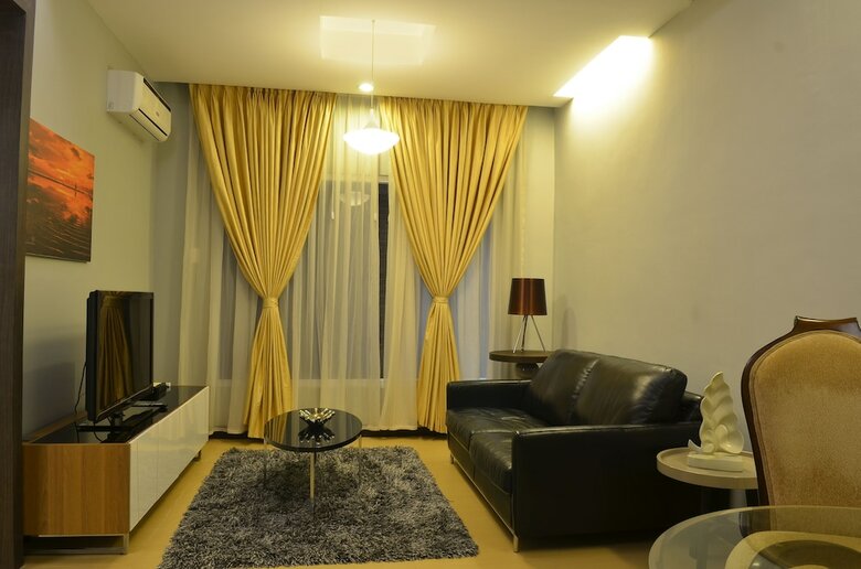D' Hotel And Suites