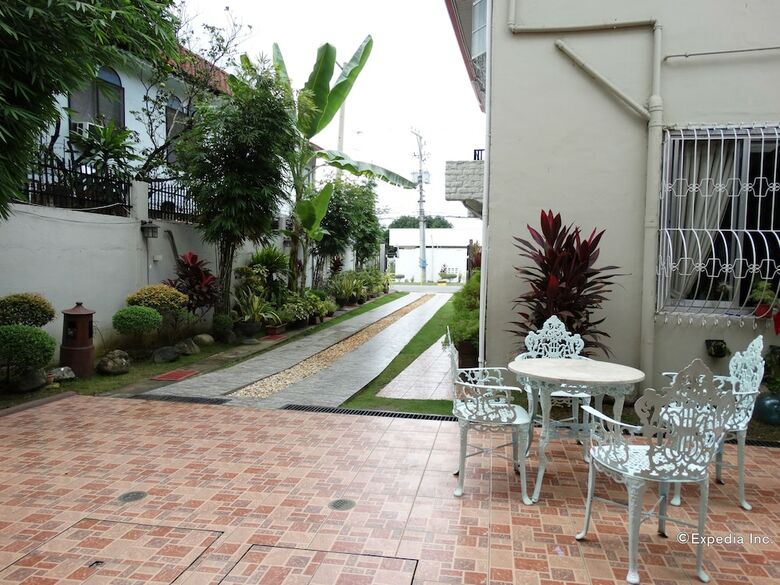 Hotel Harbour Gardens Tourist Inn