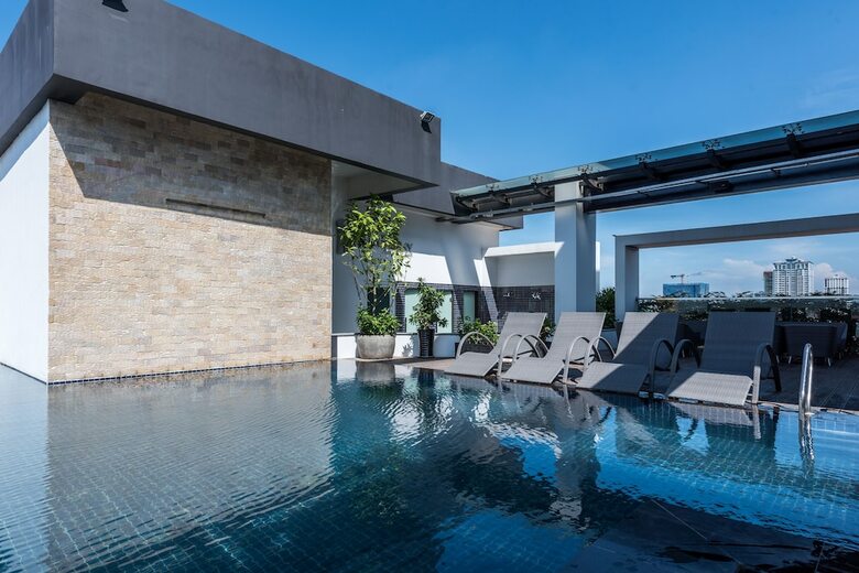 Hotel Naki Suites @ Silvertown