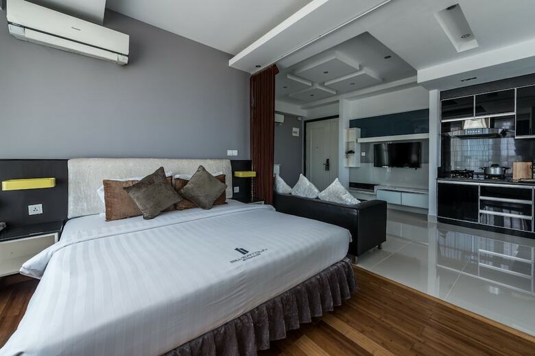 Hotel Naki Suites @ Silvertown
