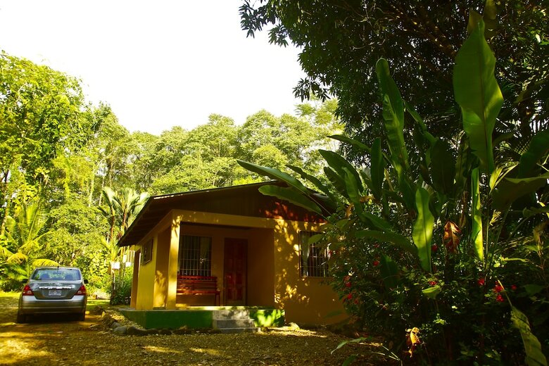 Hotel Cabinas Los Laureles