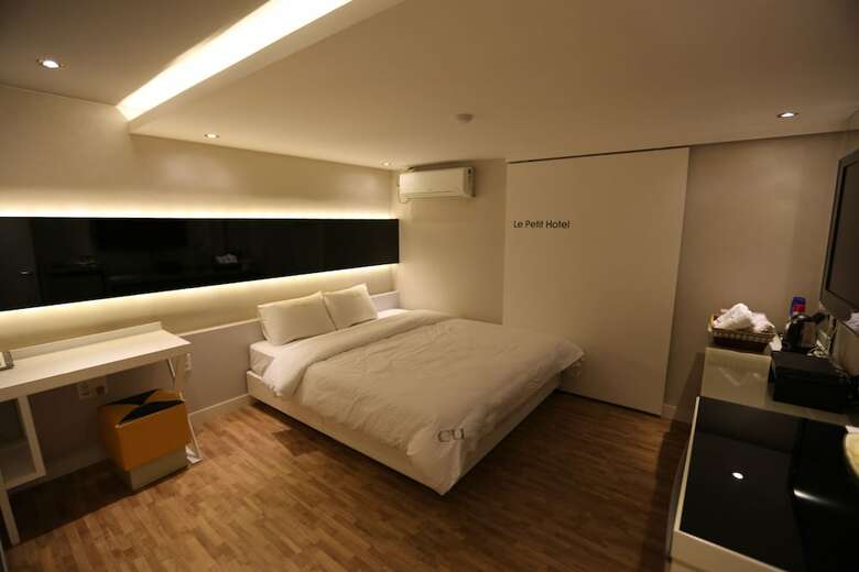Cu Hotel