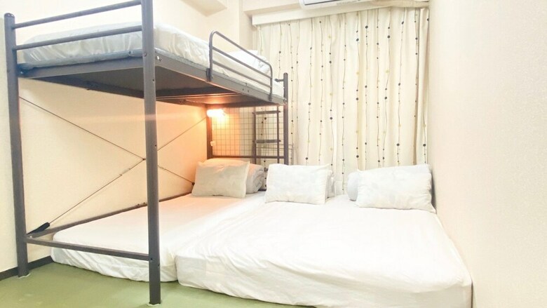 Hostal Guest House B's Five II