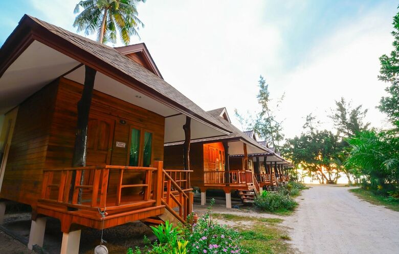 Hotel Baanchaylay Resort