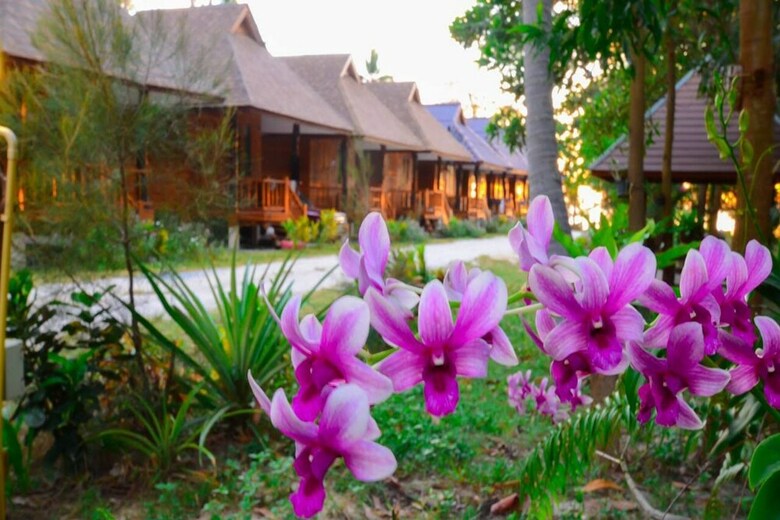 Hotel Baanchaylay Resort