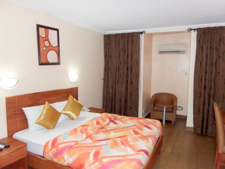 Le Real Hotel