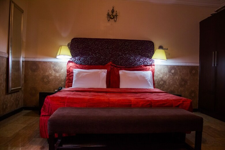 Manyxville Hotel & Suites