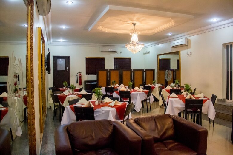 Manyxville Hotel & Suites