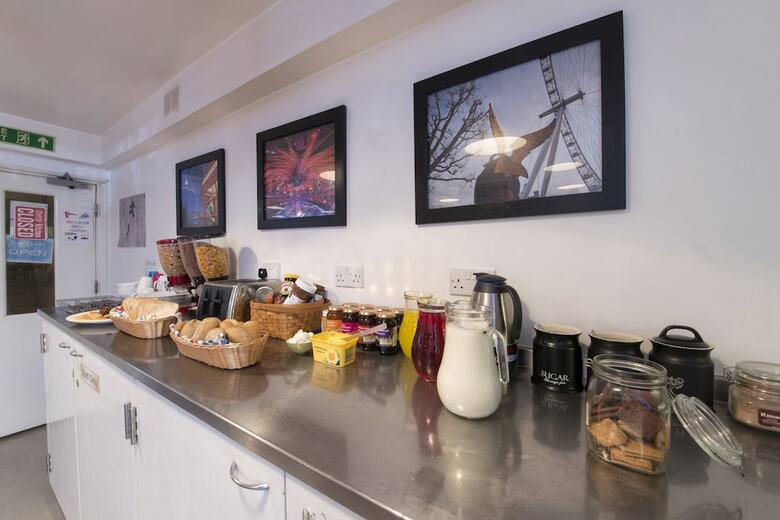 Hostal Astor Kensington Hostel