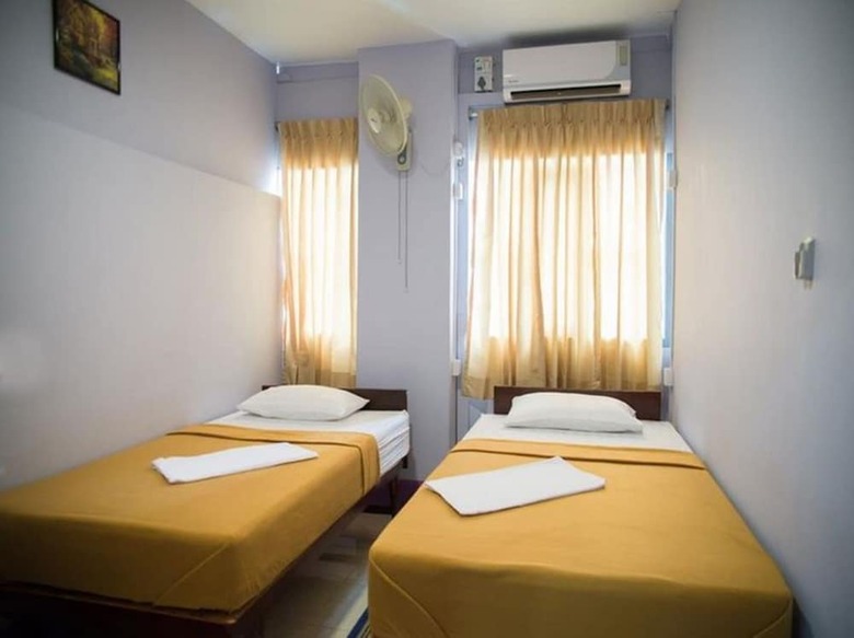 Hotel The Sat Hostel Yangon