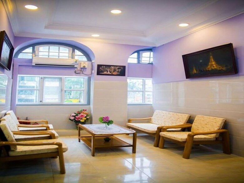 Hotel The Sat Hostel Yangon