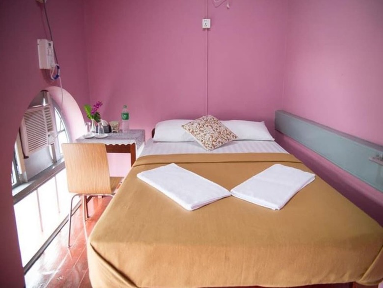 Hotel The Sat Hostel Yangon