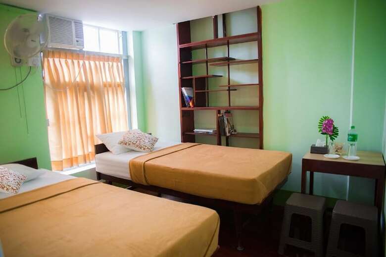 Hotel The Sat Hostel Yangon
