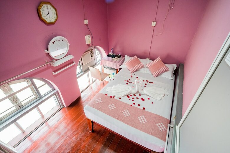 Hotel The Sat Hostel Yangon