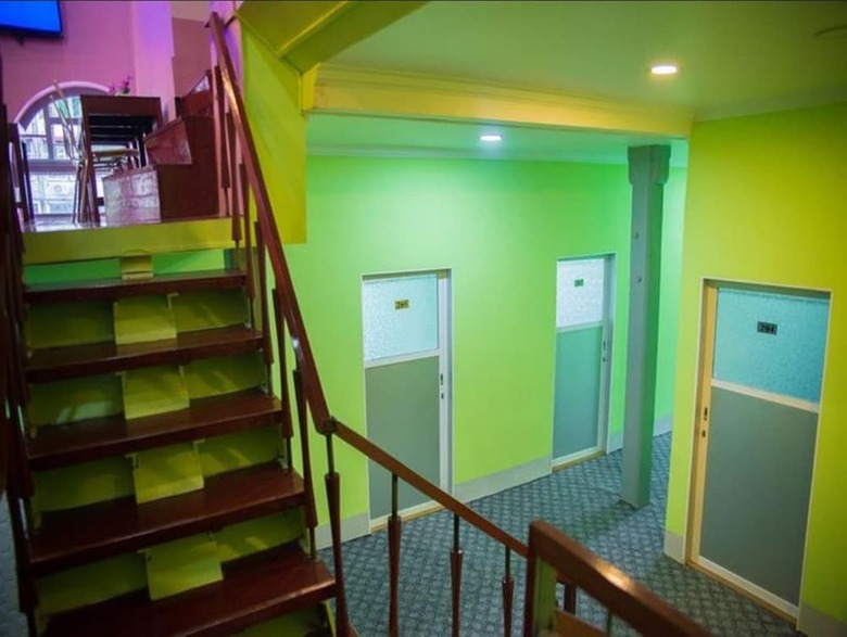 Hotel The Sat Hostel Yangon