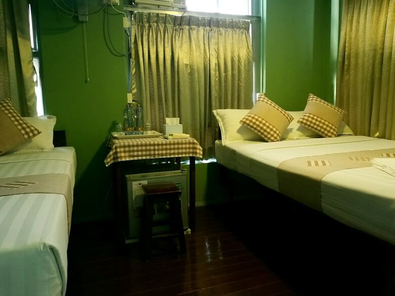 Hotel The Sat Hostel Yangon