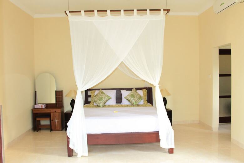 Hotel Bintang Beach Villas
