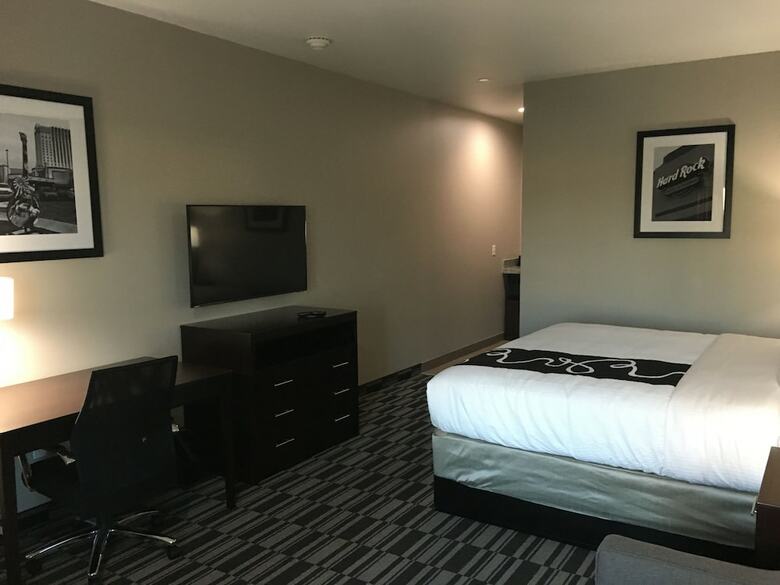 Hotel Catoosa Inn & Suites