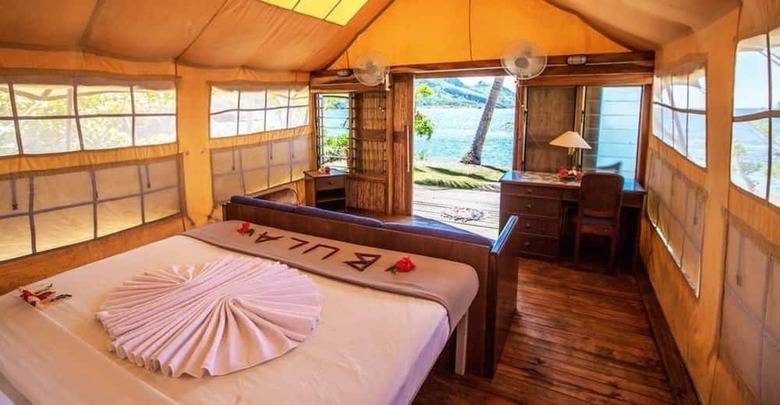 Hostal Barefoot Kuata Island Resort