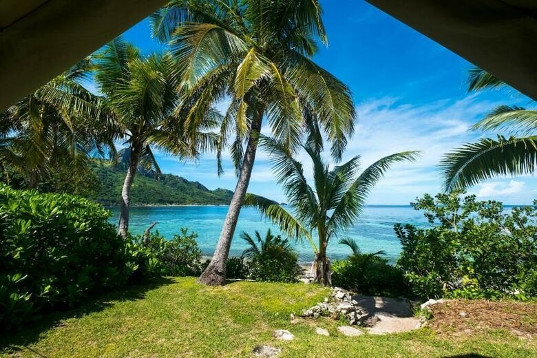 Hostal Barefoot Kuata Island Resort