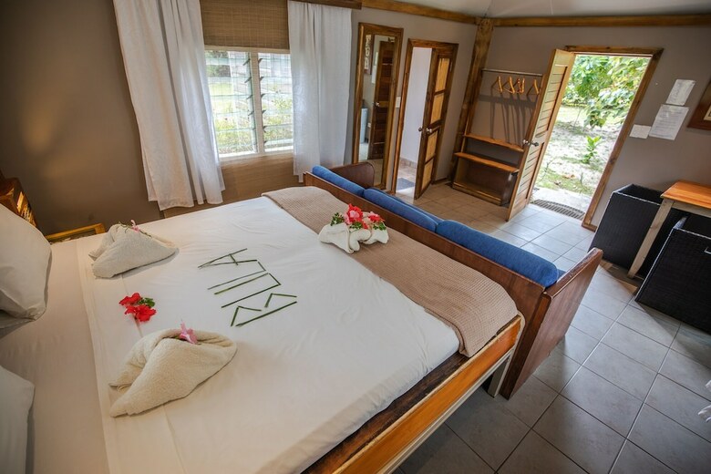 Hostal Barefoot Kuata Island Resort