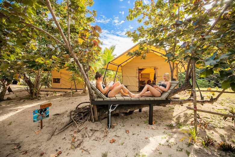 Hostal Barefoot Kuata Island Resort