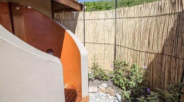 Hostal Barefoot Kuata Island Resort