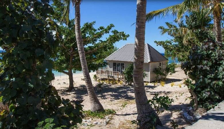 Hostal Barefoot Kuata Island Resort