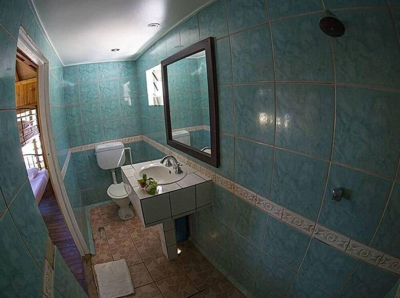 Hostal Barefoot Kuata Island Resort
