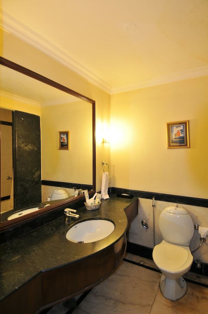 Hotel Qutub Residency