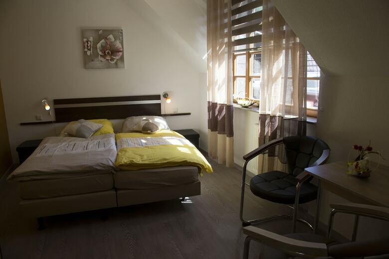 Hotel Pension Dorfsch�nke