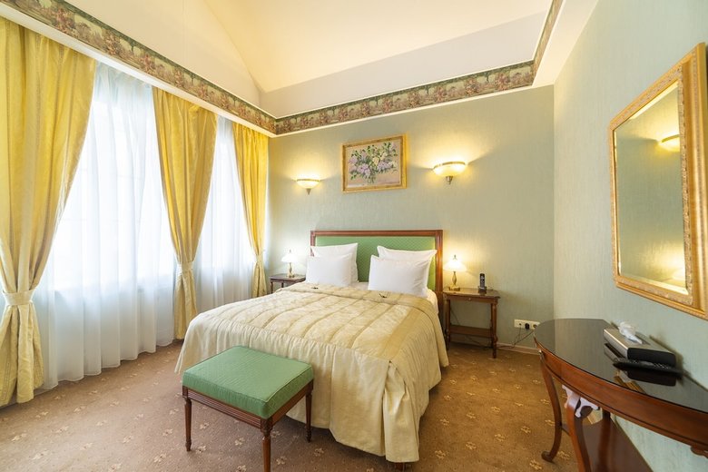 Aristocrat Boutique Hotel