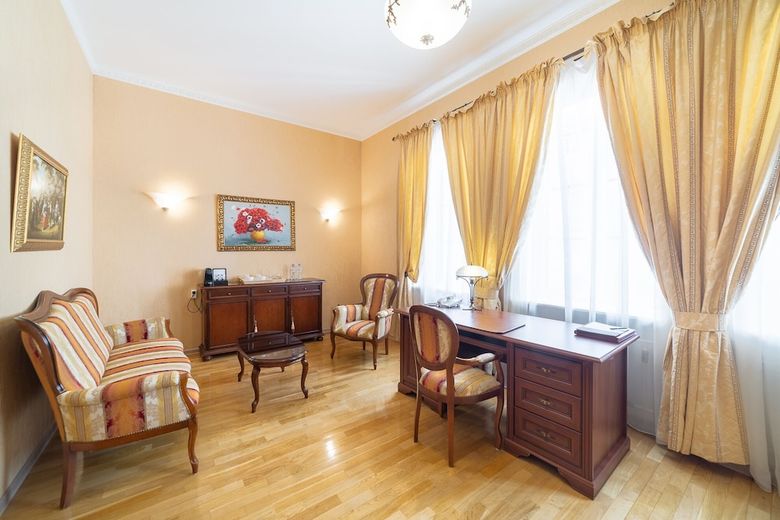 Aristocrat Boutique Hotel