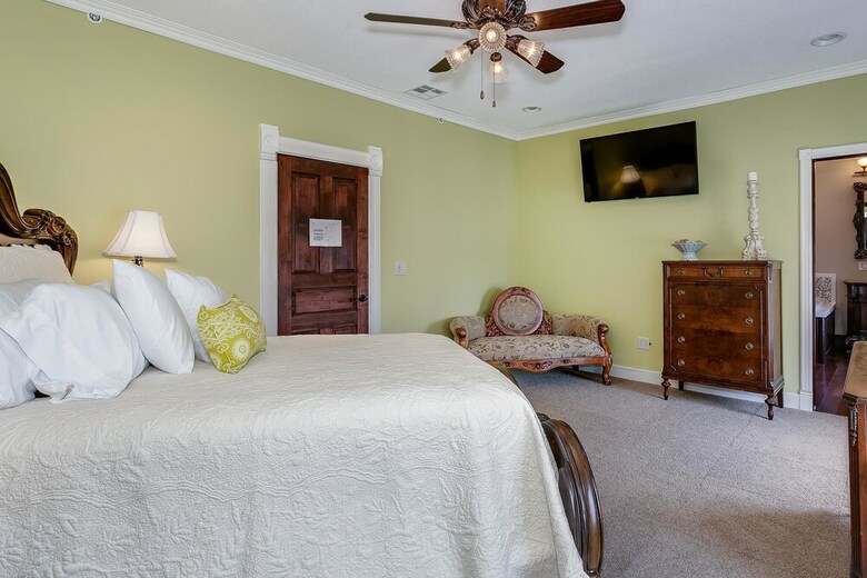 Bed & Breakfast Historic Elgin Hotel