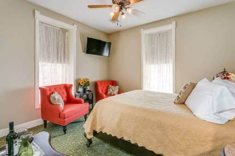 Bed & Breakfast Historic Elgin Hotel