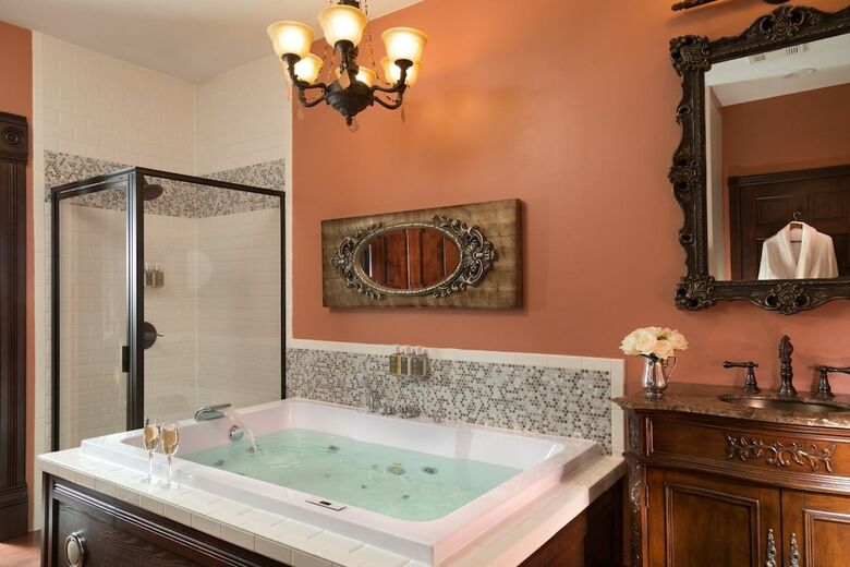 Bed & Breakfast Historic Elgin Hotel