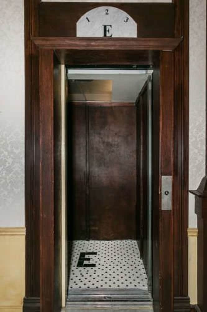 Bed & Breakfast Historic Elgin Hotel