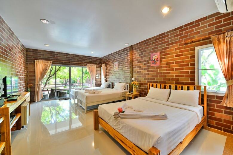 Hotel Theerama Cottage Resort