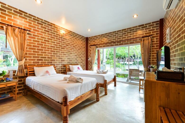 Hotel Theerama Cottage Resort