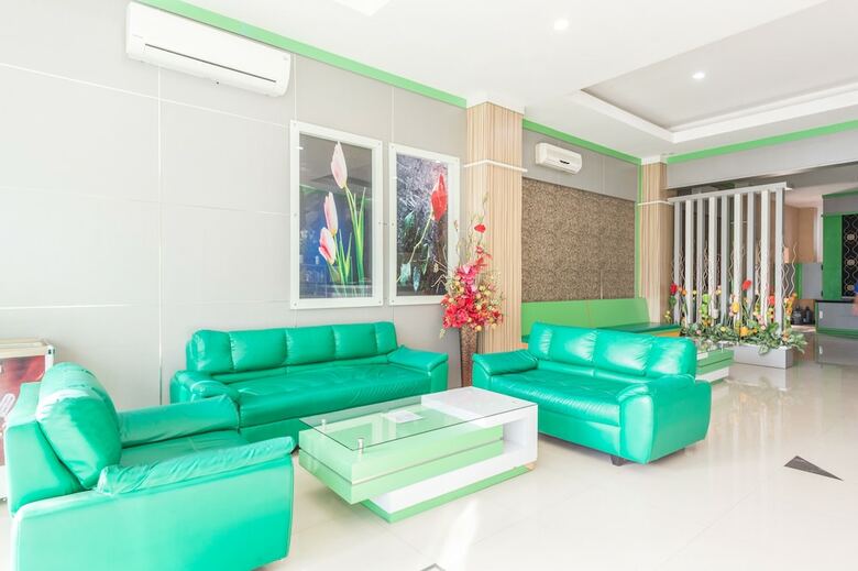 Hotel Airy Tatura Emmy Saelan 33 Palu