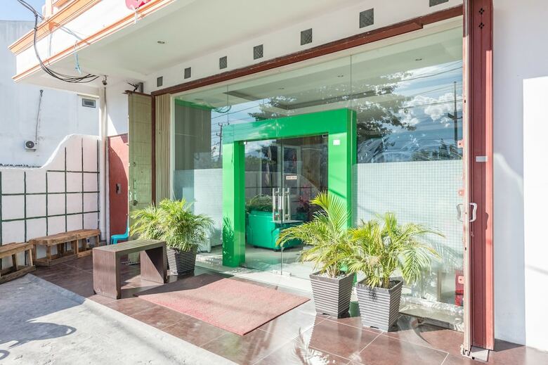Hotel Airy Tatura Emmy Saelan 33 Palu