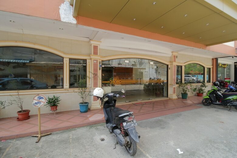 Hotel Airy Komplek Nagoya Square Blok C 66 Batam