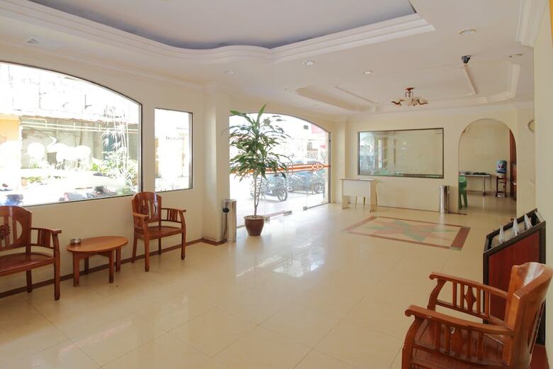 Hotel Airy Komplek Nagoya Square Blok C 66 Batam