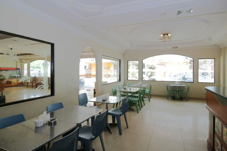 Hotel Airy Komplek Nagoya Square Blok C 66 Batam