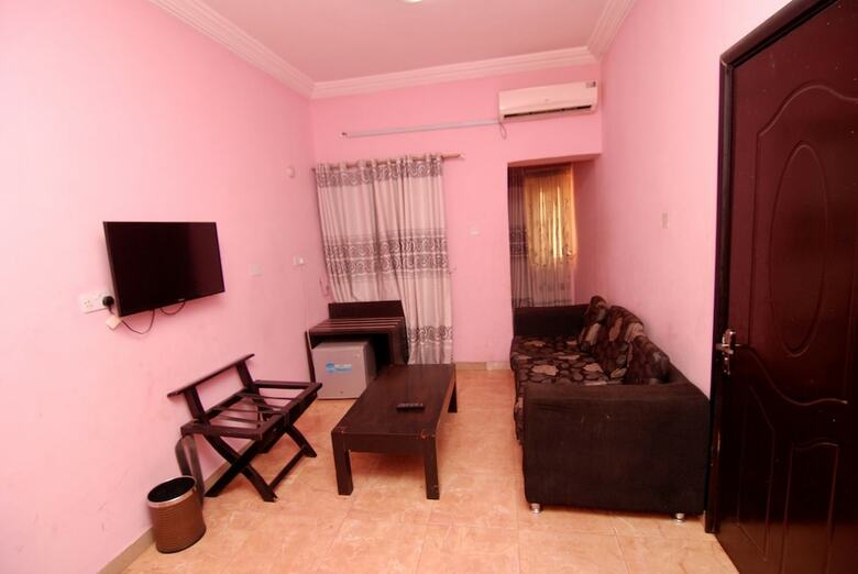 Pine Crest Exclusive Hotel & Suite