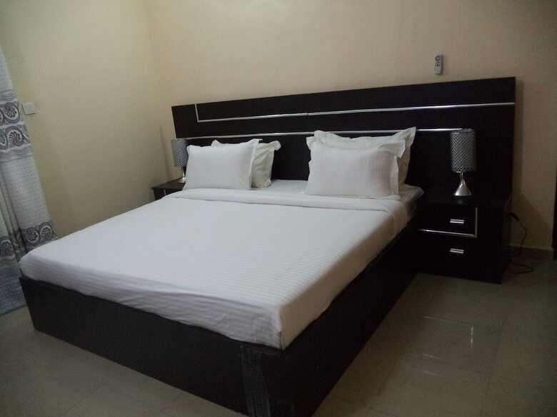 Pine Crest Exclusive Hotel & Suite