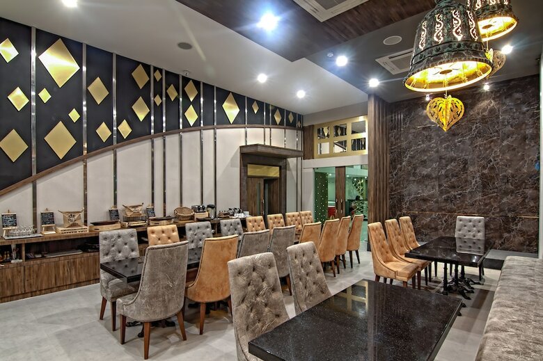 Gallery Design Hotel (Sisaket)