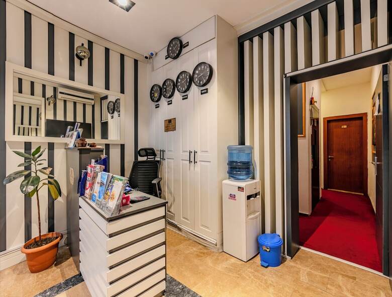 Hotel La Pazza Suites
