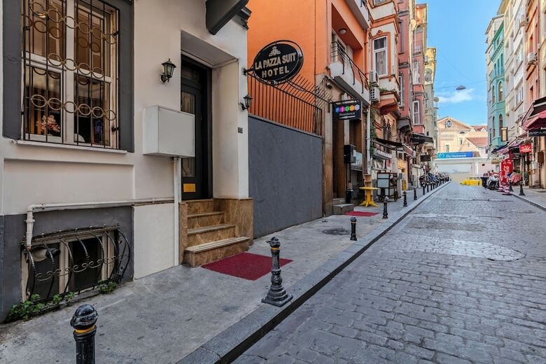 Hotel La Pazza Suites